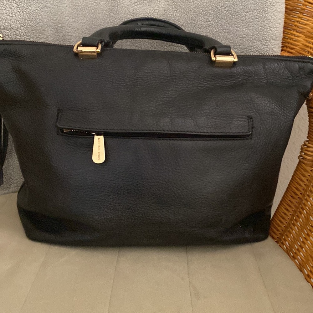 Vince Camino very soft black leather handbag. - Picture 2 of 14